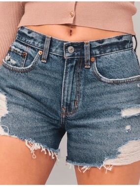 Abercrombie & Fitch Mid Rise Boyfriend Short